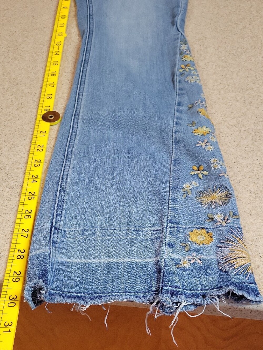 Ashley Mason Embroidered Flare Raw Hem Denim Jeans Cotton Blend Stretch Size 28 - Picture 13 of 14